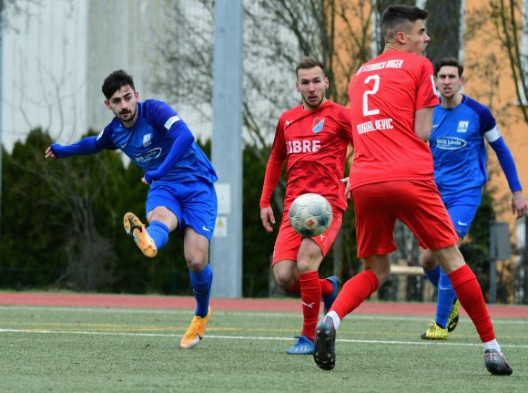 Kennet Hanner Lopez bereitete mit diesem Schuss das 1:0 vor...