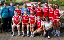 Die neue Mannschaft des FSV Mainz 05 II. Hintere Reihe v.l.: Deborah Simon, Alexandra Meyer, Kirsten Simon, Helen Kiefer, Marie Joerg, Selina Adeberg, Anika Schmitt, Lea Maus, Sina El Batanony. Untere Reihe: Anna-Lena Kempf, Marlena Ludwig, Flavia Racky, Julia Ophoff, Trainerin Nikoletta Humm. Es fehlen: Hanna Dankwardt, Janka Bauer, Katharina Wagner, Kristin Schäfer, Katrin Feldmann
