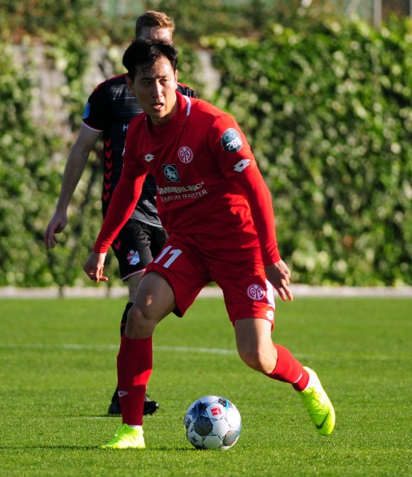 Dong-won Ji wird bis Saisonende sein Glück bei Eintracht Braunschweig versuchen.
