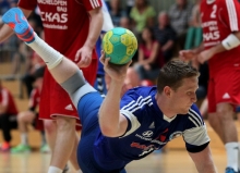 Sich kraftvoll durchsetzen wie hier Lukas Berkessel am Kreis, das muss der TV Nieder-Olm sich auch in Eppelborn, wenn am Sonntag bei den HF Illtal der Auftaktsieg gegen die TSG Friesenheim vergoldet werden soll. 