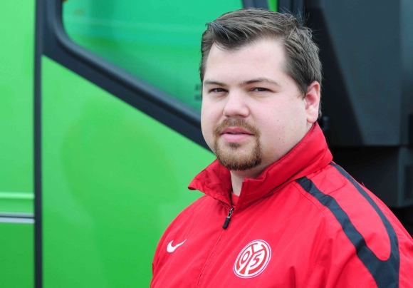 „Wir Augenmenschen sehen viel mehr“, sagt der gehörlose 05-Fan Stefan Bauer.