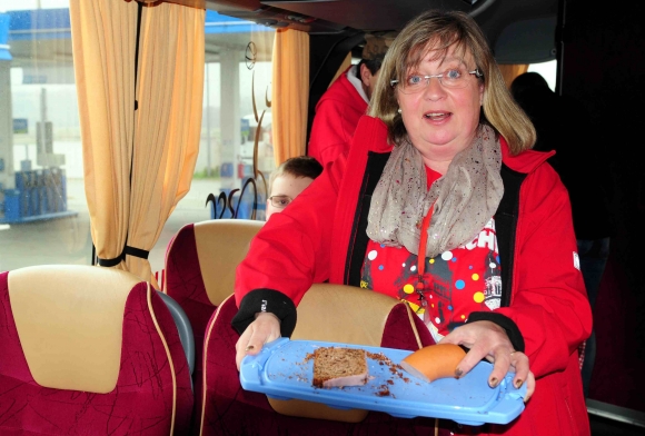 Und dauert die Fahrt auch noch so lang: Bei Beate Trautmann, der 05-Behindertenbeauftragten, muss niemand darben.
