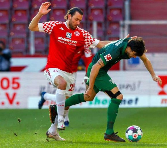 Gepflegtes Kurzpassspiel war in der Partie des FSV Mainz 05 gegen den FC Augsburg kaum möglich.