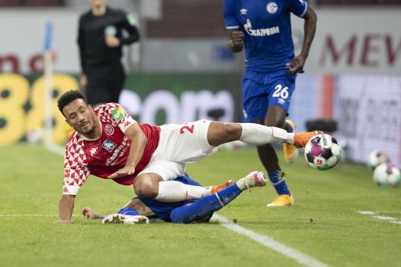 Schon in der Hinrunde begegneten sich der FSV Mainz 05 und Schalke 04 ganz unten im Tabellenkeller. Karim Onisiwo und seine Kollegen ließen in den vergangenen Wochen eine deutliche Aufwärtstendenz erkennen, für die Königsblauen hingegen scheint es sicher nach unten zu gehen.