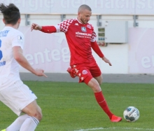 Sehr konsequent nutzte Simon Brandstetter seine Einschusschance nach einem Freistoß zum Ausgleichstreffer und Punktgewinn, der Trainer Bartosch Gaul allerdings nicht zufriedenstellen konnte.