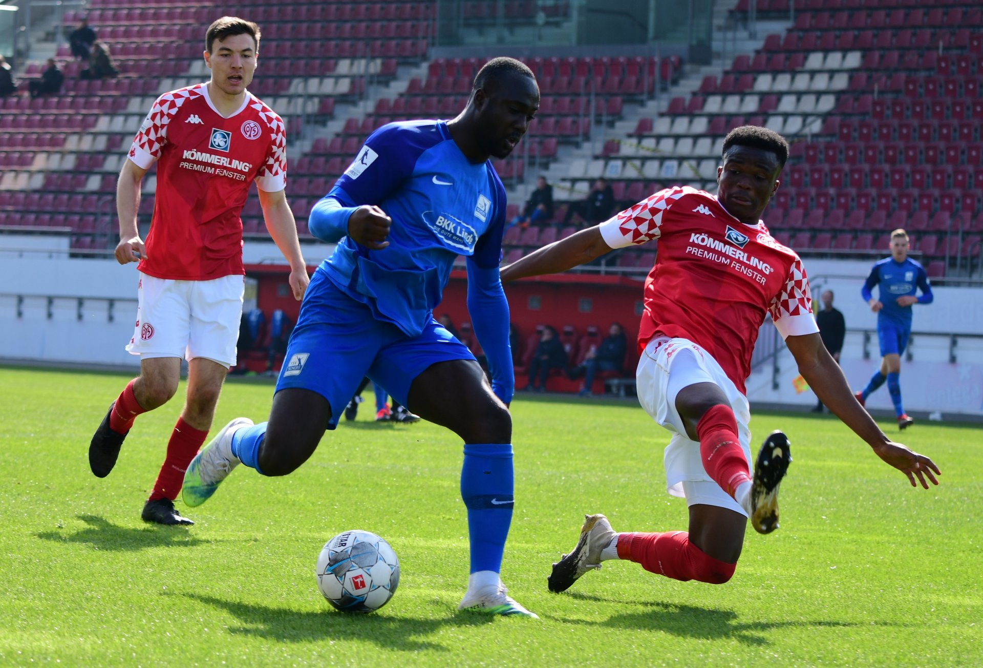 In seiner stärksten Szene ließ Schott-Stürmer Raphael Assibey-Mensah zunächst Michael Akoto aussteigen und legte den Ball dann zurück auf...