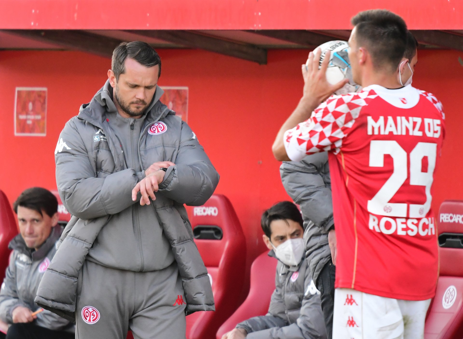 ...aber Trainer Bartosch Gaul wusste, was die Stunde geschlagen hatte und wechselte Mustapha aus.