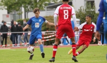 Elias Huber, hier im DFB-Pokalspiel gegen den SC Freiburg, rückt in den Kader der Ersten Mannschaft auf.