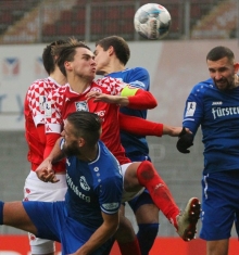 Mehr Dynamik vor dem gegnerischen Tor zu entwickeln, bleibt eine Baustelle der U23 um Kapitän Jonas Fedl.