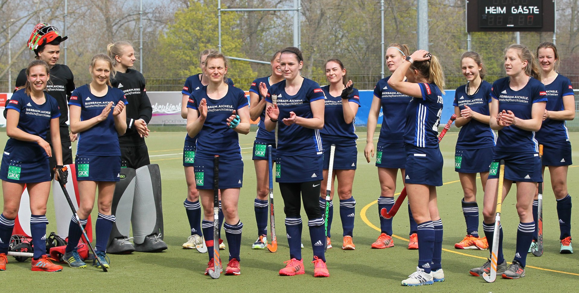 Erstmals seit Anfang Oktober durften die Hockeyfrauen des TSV Schott sich wieder zu einem Zweitliga-Punktspiel auf der eigenen Anlage antreten. 