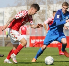 Es läuft für Lukas Quirin: Nach der Torpremiere gegen den TSV Schott Mainz vor vier Wochen war sein Führungstreffer in Homburg schon Saisontor Nummer drei für den 21-Jährigen. 