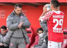 Spät geworden ist es in der Regionalligasaison. Bartosch Gaul kann sich mit der U23 allerdings noch nicht zurücklehnen, ein paar Punkte benötigen sie noch zum sicheren Klassenverbleib.