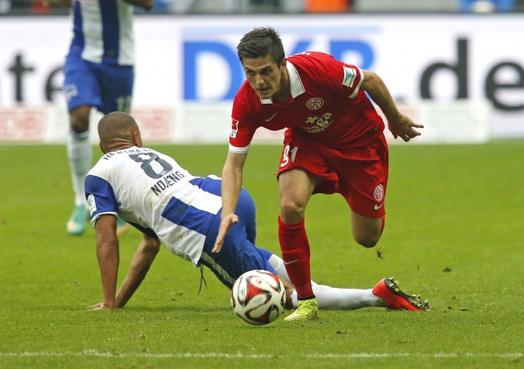 Stand auf Anhieb in der Anfangsformation und leitete das 2:0 ein: 05-Neuzugang Jonas Hofmann.