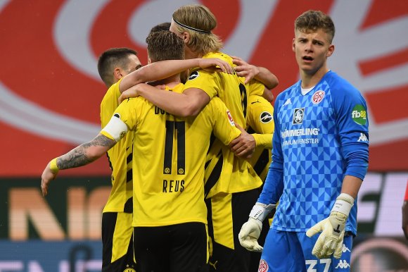 An Finn Dahmen lag es nicht: Der 05-Keeper war bei allen drei Gegentoren machtos.