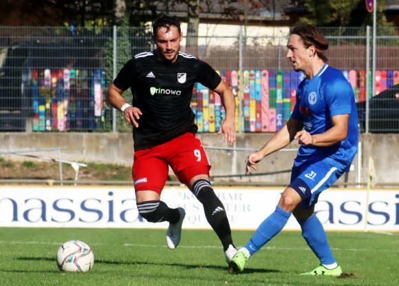 Nico Siegert (r.) ist nach Alexander Rimoldi der zweite Stammspieler, der sich gegen eine Vertragsverlängerung mit dem SV Gonsenheim entschied und sein Glück woanders versuchen will.