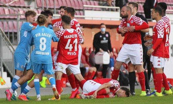 Ein letztes Mal in dieser Saison gibt es Aufregung und Emotion im Bruchwegstadion zu erleben. Beim letzten Heimspiel der U23 des FSV Mainz 05 muss sich das ja nicht wie beim vorigen Heimspiel gegen den VfR Aalen an einer Foulszene hochschaukeln.