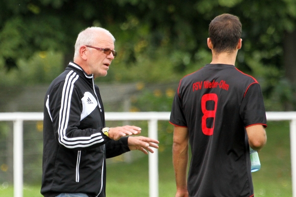 Trainer Wolfgang Hammer geht davon aus, dass sein FSV Nieder-Olm am Sonntag den Hebel wieder umlegen wird. Ivo Schedereit (r.) steht wieder zur Verfügung.