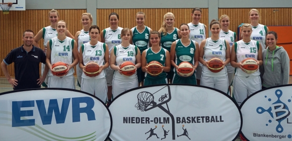 Gehören zu den Toptemas der Oberliga 2014/15: die Basketballerinnen der DJK Nieder-Olm mit Trainer Uwe Seiffert.