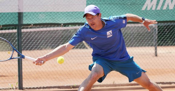 Adrian Sikora tritt mit dem TSV Schott in Speyer und zu Hause gegen den TC Gensingen an.