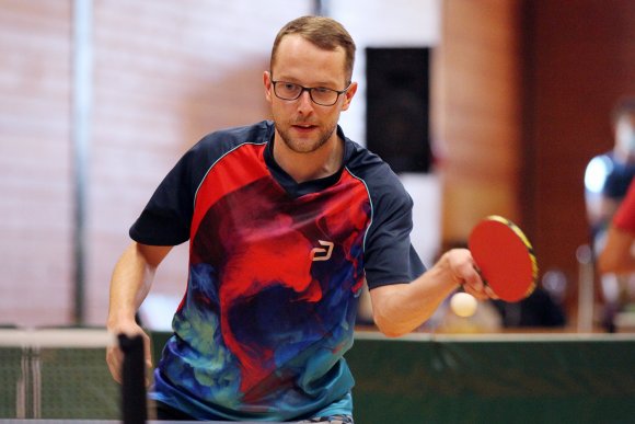 Felix Wolf wird mit dem TSV Wackernheim weiterhin in der Oberliga an den Tischen stehen.