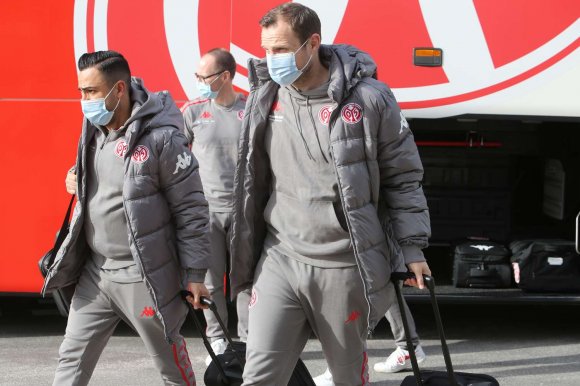 Der Urlaub ist vorbei. Am Dienstag werden Bo Svensson (r.), Kotrainer Babak Keyhanfar und der 05-Kader wieder auf dem Platz stehen.