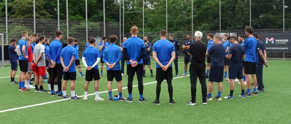 Seit Montagabend ist Fußball-Regionalligist TSV Schott Mainz wieder im Training.