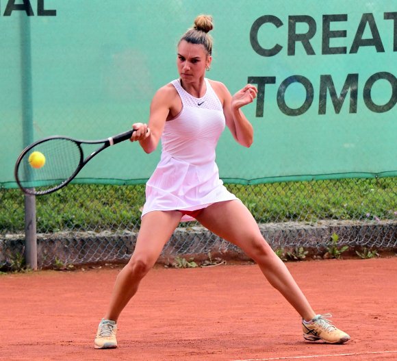 Chiara Wiederstein und der TSC Mainz müssen hoffen, dass der TC Boehringer Ingelheim in die Regionalliga aufsteigt, damit ihr sechster Platz für den Oberligaverbleib reicht.