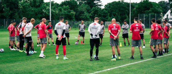 Am Dienstag traf sich die neue U23 des FSV Mainz 05 erstmals auf dem Trainingsplatz am Bruchweg.  