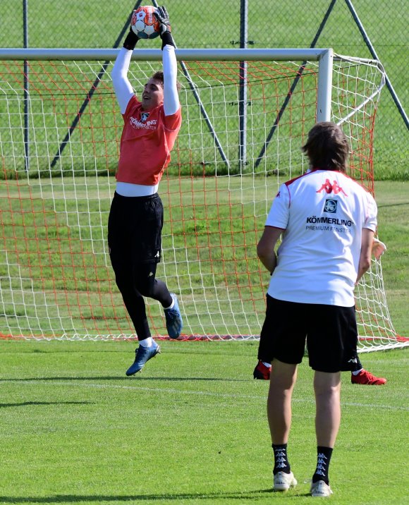 Trainiert seit dieser Saison unter Stephan Kuhnert (r.): Lasse Rieß.