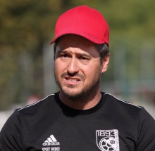 Der Nieder-Olmer Trainer Christian Lang lässt in der Vorbereitung einige jüngere Spieler zum Zug kommen.