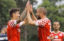 Lukas Quirin (l.) und Simon Brandstetter gehen beide in ihr drittes Jahr mit der U23 des FSV Mainz 05 und gehören damit bereits zu den dienstältesten Kräften des Regionalligateams.
