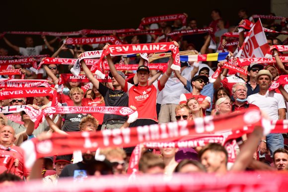 Die 05-Fans sorgten gegen RB Leipzig für echte Fußballstimmung.