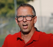 Der Stadecker Trainer Guido Ritz büßte zum Saisonauftakt ein wenig seiner ursprünglichen Haarfarbe ein.