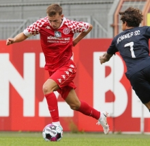Der erste neu hinzugekommene verletzungsbedingte Ausfall in der U23 ist Linksaußen Dominik Wanner, der in der Halbzeit des Heimspiels gegen den VfR Aalen wegen Adduktorenproblemen in der Kabine bleiben musste.