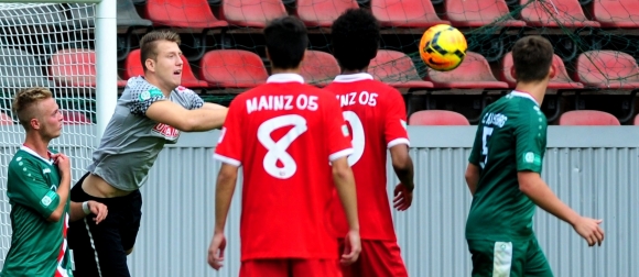 Denis Wieszolek war nach der Pause der Garant für den Mainzer Sieg. Der 05-Torhüter bügelte mehrere Unachtsamkeiten seiner Vorderleute aus.