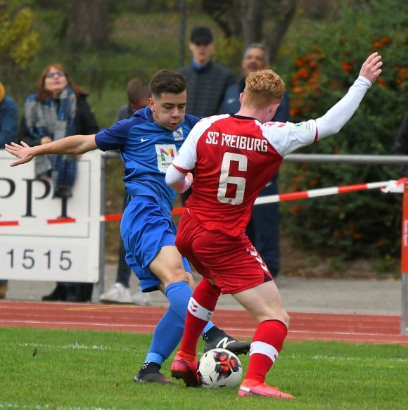 Dorian Andre Cucchiara (l.) ist einer der Schott-A-Jugendlichen mit DFB-Pokal-Erfahrung.