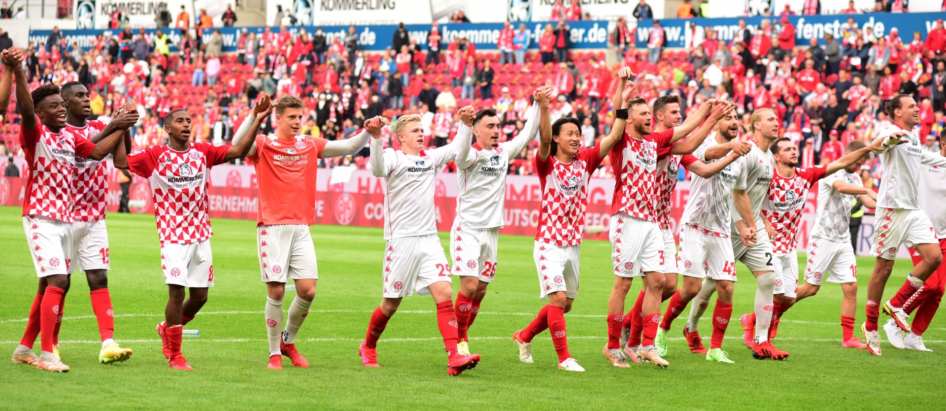 Da kann man mal die Welle machen: Mit 3:0 schlug der FSV Mainz 05 am Samstag die SpVgg Greuther Fürth – es war der erste Sieg unter Trainer Bo Svensson mit mehr als einem Tor Unterschied.