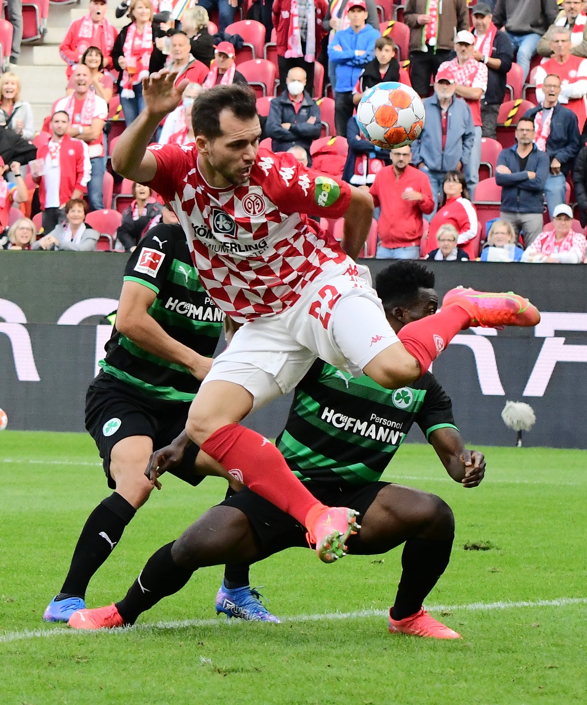 ...das 3:0 durch Kevin Stöger vor, der kurz zuvor in dieser Szene ein Onisiwo-Zuspiel noch knapp verpasst hatte...