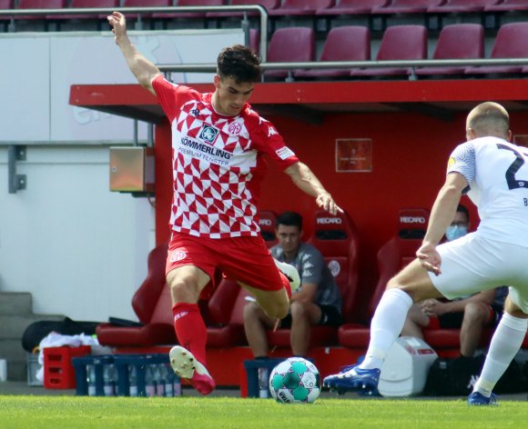Felix Könighaus missglückte in Aspach ein Flankenversuch so gründlich, dass der Ball im oberen Torwinkel zappelte.