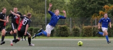 Simon Müßig und seine Essenheimer Kollegen warfen sich nicht nur in jeden Ball, manchmal flogen sie ihm auch hinterher.