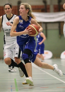 Großen Kampfgeist bewiesen Lili Koch und ihr Team zum Saisonauftakt in München. Die Kapitänin erzielte eine Minute vor dem Ende den Ausgleich.