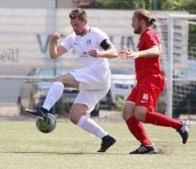 Nach einem Kurzurlaub steht Kapitän Calvin Faßnacht (l.) dem VfB Bodenheim rechtzeitig zum Heimspiel gegen die bisher so dominante Wormatia Worms II wieder zur Verfügung.