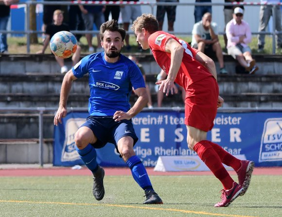 Die spielstarke Offensive des TSV Schott (l. Nils Lihsek) soll in Stuttgart für Entlastung sorgen und ihre Torchancen nutzen.