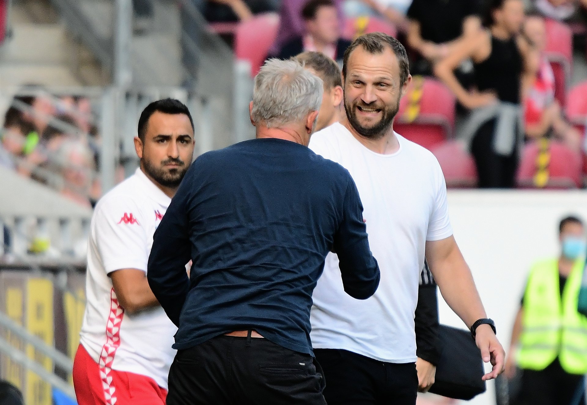 Apropos Hand: Bo Svensson und SC-Kollege Christian Streich hatten beim Shakehands ein entspanntes Verhältnis und beide räumten ein...