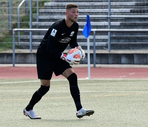 Jonas Weyand war im Pech: Zum 0:1 prallte der Ball vom Innenpfosten an den Rücken des Schott-Torhüters und dann über die Linie.