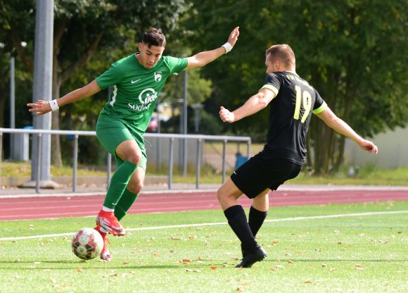 Ayoub Hartit (l., hier gegen Lukas Bengyik) war aus Hechtsheimer Sicht der Mann des Spiels. Das 3:3 erzielte er selbst, das 2:1 hatte er…