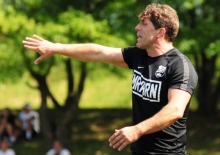 Die Anweisungen geben am Sonntag andere. TuS-Trainer Kayhan Cakici muss eine Grippe auskurieren.