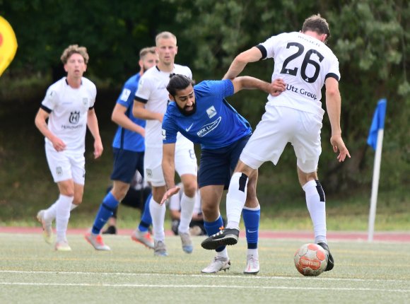 Saher Bhatti (2.v.r.) erzielte in Ramstein das 4:0 per Elfmeter und das 6:0 aus dem Feld.