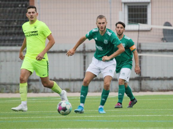 Jan Weinbach (M.) kann sich vorstellen, auch mal oberhalb der Bezirksliga zu spielen, will aber die nächsten Jahre in Nierstein bleiben. Möglicherweise lassen sich die beiden Dinge ja kombinieren.