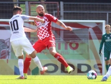 Giuliano Modica wäre es am ehesten zuzutrauen, die Zweikämpfe mit dem Topstürmer der Regionalliga zu bestehen. Sein Einsatz ist allerdings unwahrscheinlich.